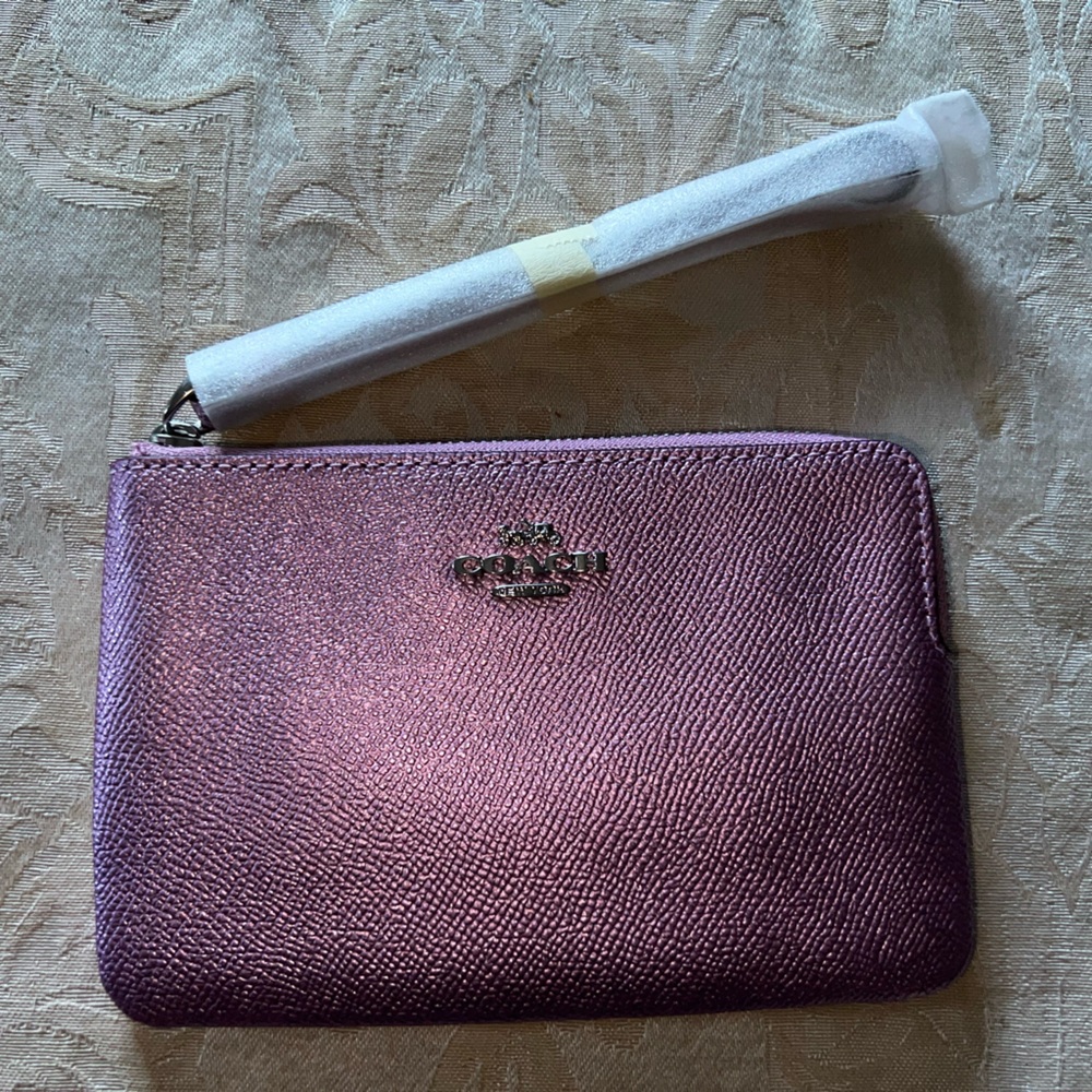 Corner Zip Wristlet